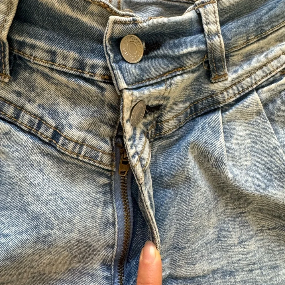 High waisted pleated jean shorts - Picture 5 of 11